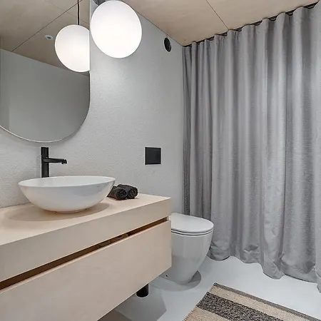 Loft In City Center Apartment *